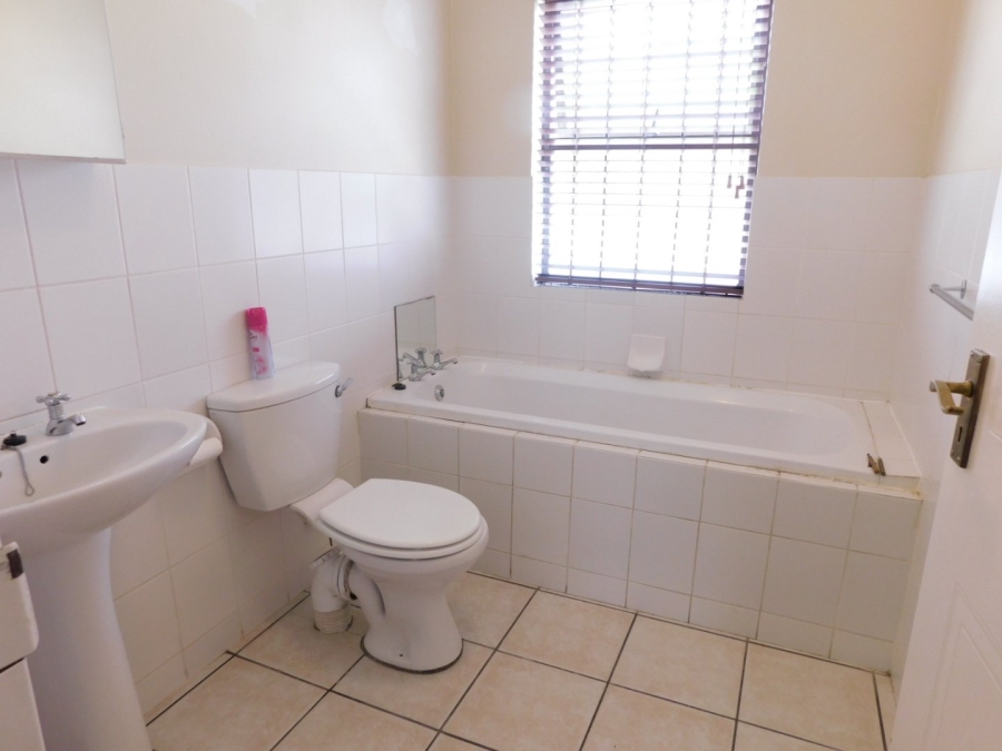 To Let 3 Bedroom Property for Rent in Onverwacht Western Cape